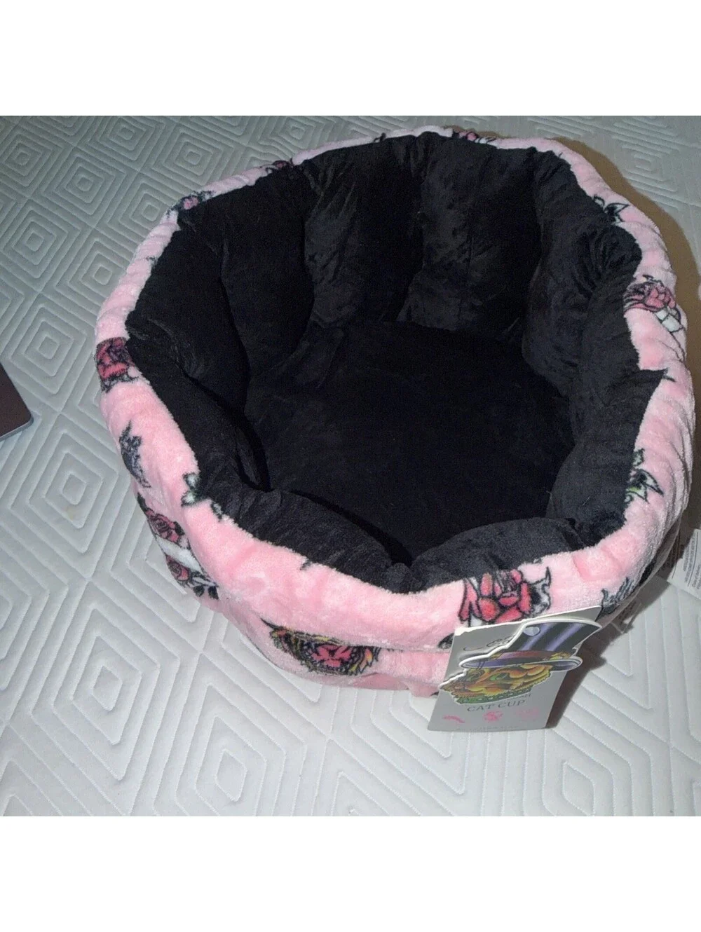 NWT Ed Hardy Pet Bed BABY Pink Skull Rose Plush Cuddler Cat cup REVERSIBLE 18x9